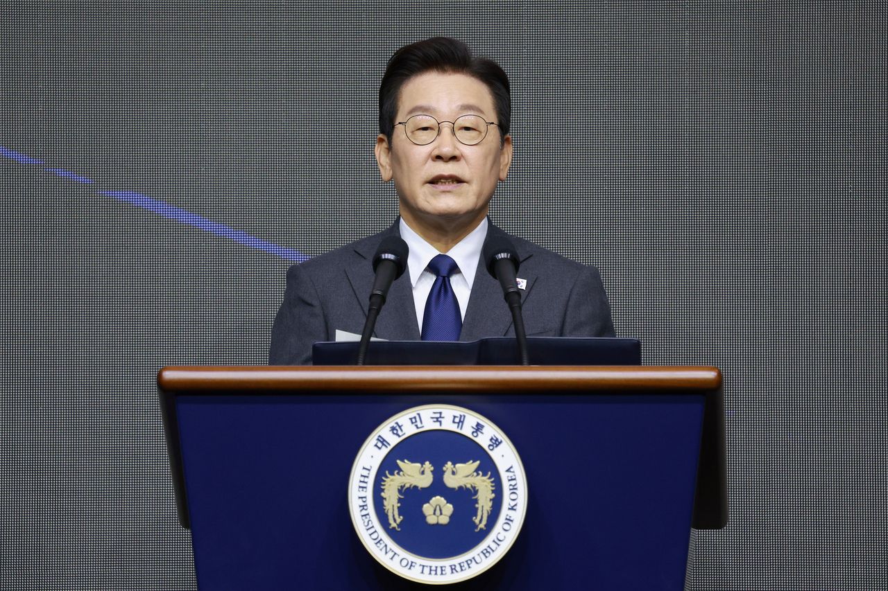 President Lee Jae Myung delivers a congratulatory speech during the opening of the Seoul International Aerospace & Defense Exhibition 2025 at KINTEX in Goyang, northwest of Seoul, on Monday, in this photo provided by the presidential office. (Yonhap)