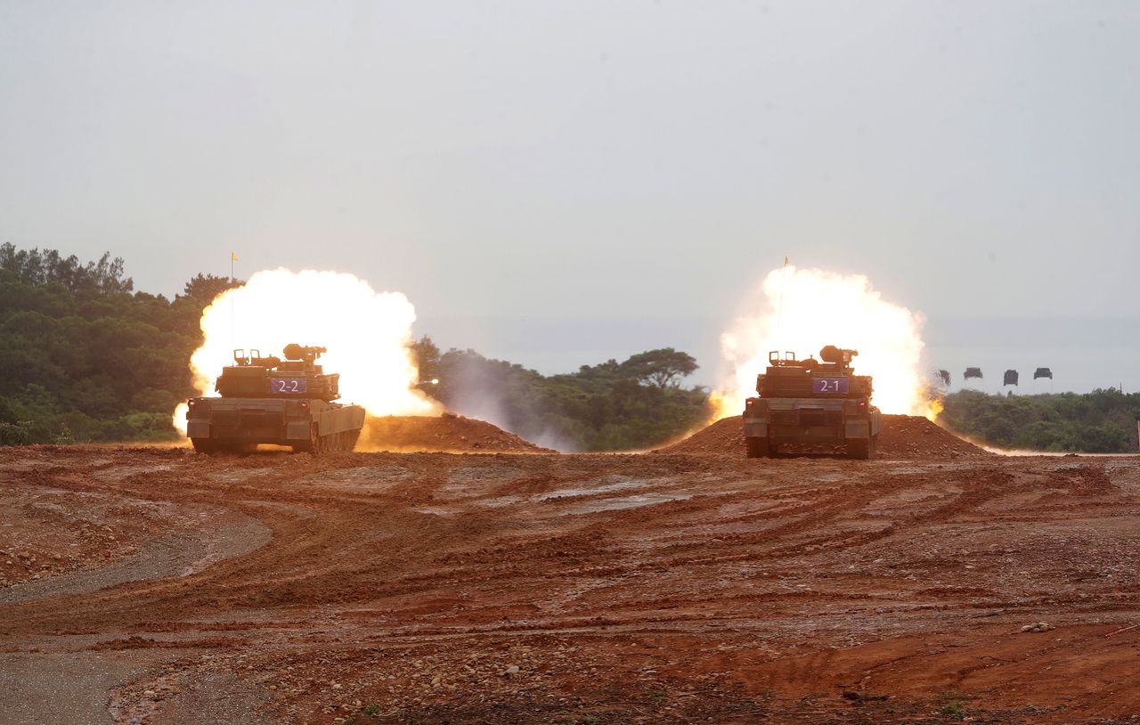 US-made M1A2T Abrams tanks takes part in a training in Hsinchu, Taiwan, July 10. (Reuters-Yonhap)