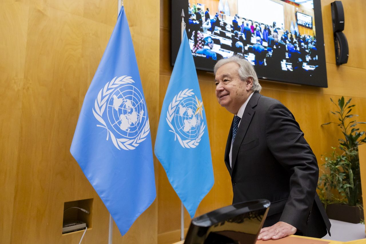 UN Secretary-General Antonio Guterres arrives on the podium for the World Meteorological Organization Extraordinary Congress in Geneva, Wednesday. (EPA-Yonhap)