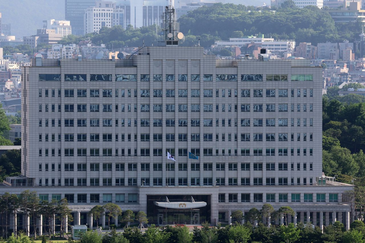 This photo shows the exterior view of the presidential office in Yongsan-gu, Seoul on June 4. (Newsis)