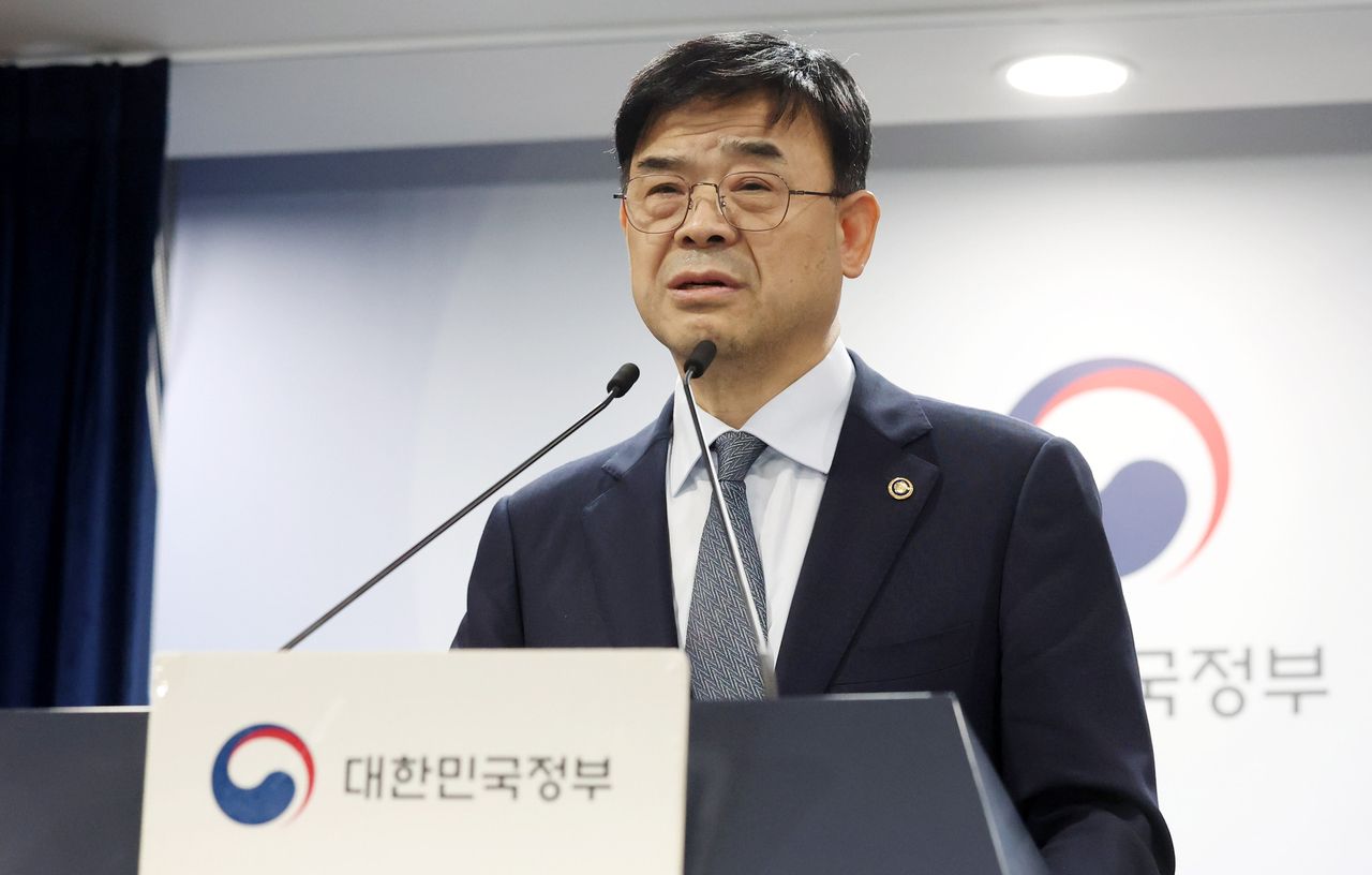 This file photo, taken Aug. 21, shows First Land Vice Minister Lee Sang-kyeong. (Newsis)