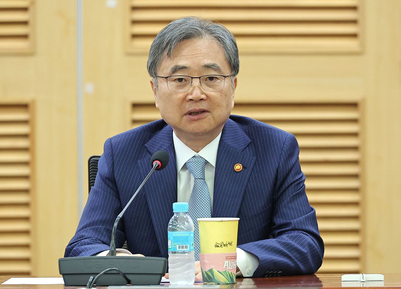 Foreign Minister Cho Hyun speaks during a forum at the National Assembly in Seoul in this Oct. 15. (Yonhap)