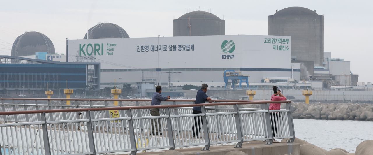 This photo shows Kori-2 (second from right) as seen from the Wolnae area of Jangan-eup in Gijang County, Busan, on Sept. 25. (Yonhap)
