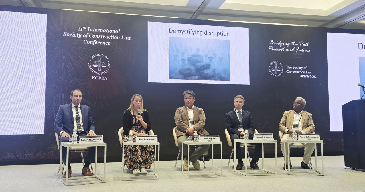 From left: Capital Project Management President Robert D’Onofrio; Kim Rosenberg, partner at Freshfields; Lee Jae-sung, partner at Deloitte Korea; Alasdair Snadden, partner at Accuracy; and Rama Subramanian, claims lead at Adroit ADR participate in a panel discussion at the 11th International Society of Construction Law Conference at the COEX in southern Seoul, Thursday, (Jie Ye-eun/The Korea Herald)