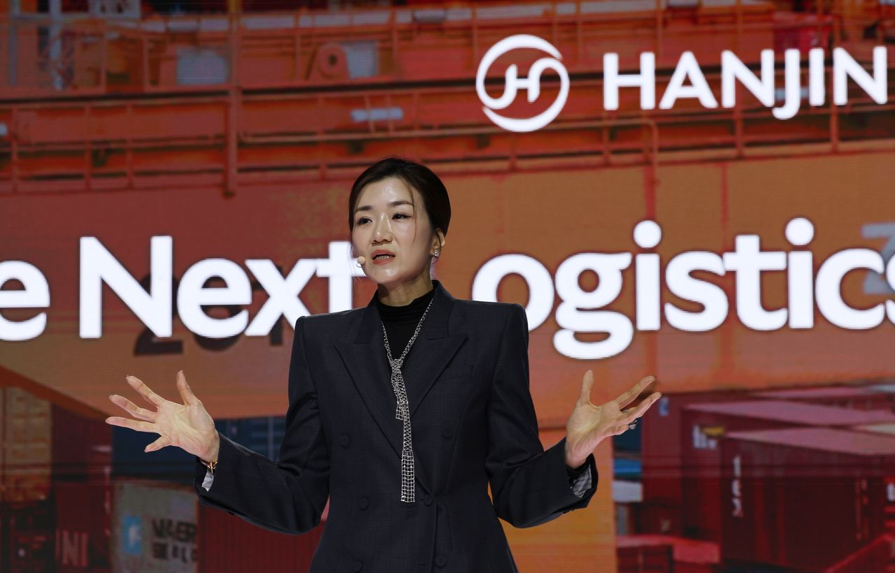 Emily Cho, president and chief marketing officer of Hanjin Logistics Corp., outlines the company’s vision during an event celebrating Hanjin’s 80th anniversary in Seoul on Thursday. (Yonhap)
