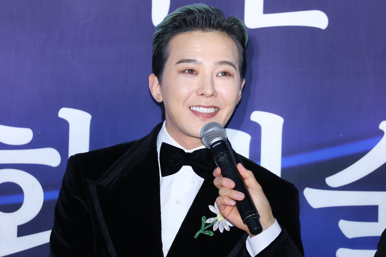G-Dragon speaks during a red carpet event for the Korea Popular Culture and Arts Awards held in Seoul, Thursday. (Yonhap)