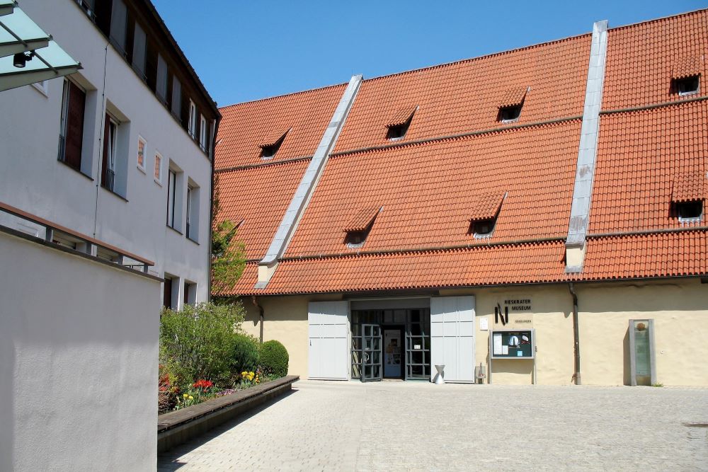 RiesKrater-Museum / Wikimedia Commons (© Marie Č’heidzeová, CC BY-SA 4.0