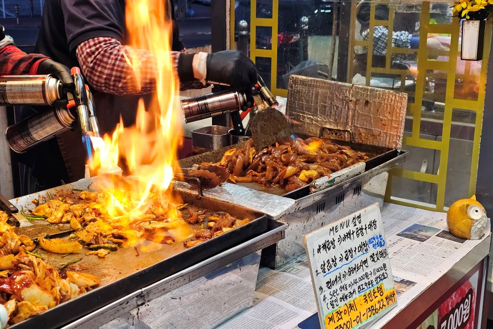 중앙시장 야시장도 잊지 말고 방문하자! / 사진=경주문화관광