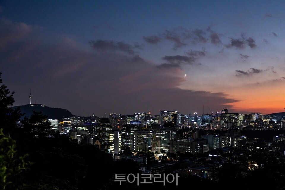 달빛노들 내부계단 낙산공원 앞 야경 /사진-서울관광재단