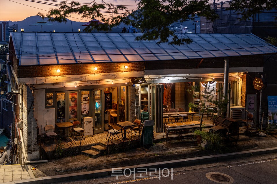 낙산공원 산책로 카페 재즈스토리 /사진-서울관광재단