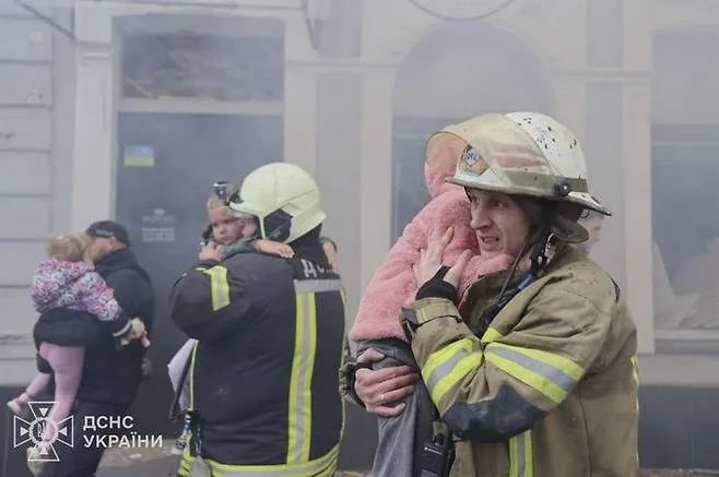 引用:ДНСУКРАЇНИ
