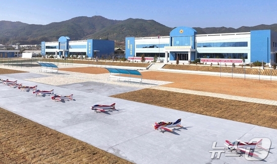  The Rodong Sinmun, the official newspaper of North Korea\'s Workers\' Party, reported on November 29 that the completion ceremony for the South Hamgyong Province Aviation Club was held on the previous day / Rodong Sinmun