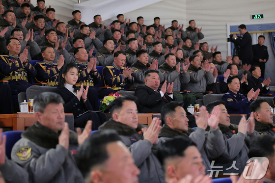 Rodong Sinmun, the official newspaper of North Korea\'s Workers\' Party, reported on November 30 that a grand ceremony commemorating the 80th anniversary of the founding of the Korean People\'s Army Air Force was held on November 28 at the Kalma Airfield of the 59th Gil Yeongjo Hero Regiment, 2nd Air Division. Kim Jong Un, the General Secretary, attended the event, accompanied by his daughter Ju Ae, who was referred to as his respected daughter / Rodong Sinmun