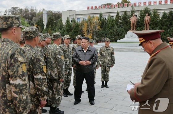  The Rodong Sinmun, the official newspaper of the Workers\' Party, reported on November 2 that Respected Comrade Kim Jong Un, General Secretary of the Workers\' Party of Korea and Chairman of the State Affairs Commission of the Democratic People\'s Republic of Korea, visited the headquarters of the Korean People\'s Army\'s 11th Corps on the previous day. The 11th Corps, known as the Storm Corps, is the special forces unit dispatched to Russia last year / Rodong Sinmun