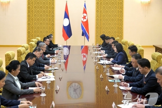  The Rodong Sinmun, the official newspaper of the Workers\' Party of Korea, reported on Thursday that a meeting between Comrade Choe Son Hui, Minister of Foreign Affairs of the Democratic People\'s Republic of Korea, and Comrade Thongsavanh Phomvihane, Minister of Foreign Affairs of the Lao People\'s Democratic Republic, took place at the Mansudae Assembly Hall on Wednesday / Rodong Sinmun