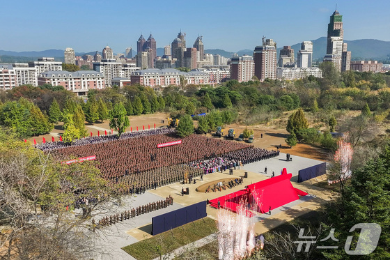  The Rodong Sinmun, the official newspaper of North Korea\'s Workers\' Party, reported on October 24 that the groundbreaking ceremony for the Overseas Military Operations Combat Merit Memorial Hall was solemnly held in the capital Pyongyang on the previous day under the observation of Comrade Kim Jong Un / Rodong Sinmun