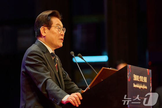 Courtesy of the Presidential Office