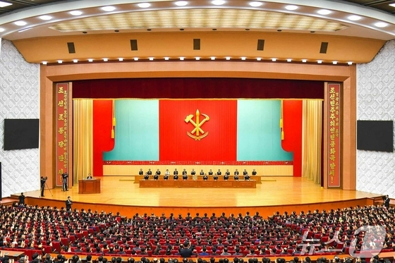  The Rodong Sinmun, the official newspaper of North Korea\'s Workers\' Party, reported on November 1 that a commemorative meeting marking the 80th anniversary of the Rodong Sinmun\'s founding was held the previous day at the People\'s Culture Palace. It also stated that a delegation from the Choson Sinbo, currently visiting North Korea, was invited to the meeting / Rodong Sinmun