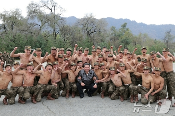  The Rodong Sinmun, the official newspaper of the Workers\' Party, reported on November 2 that Respected Comrade Kim Jong Un, General Secretary of the Workers\' Party of Korea and Chairman of the State Affairs Commission of the Democratic People\'s Republic of Korea, visited the headquarters of the Korean People\'s Army\'s 11th Corps on November 1. The 11th Corps, known as the Storm Corps, is the special forces unit dispatched to Russia last year / Rodong Sinmun