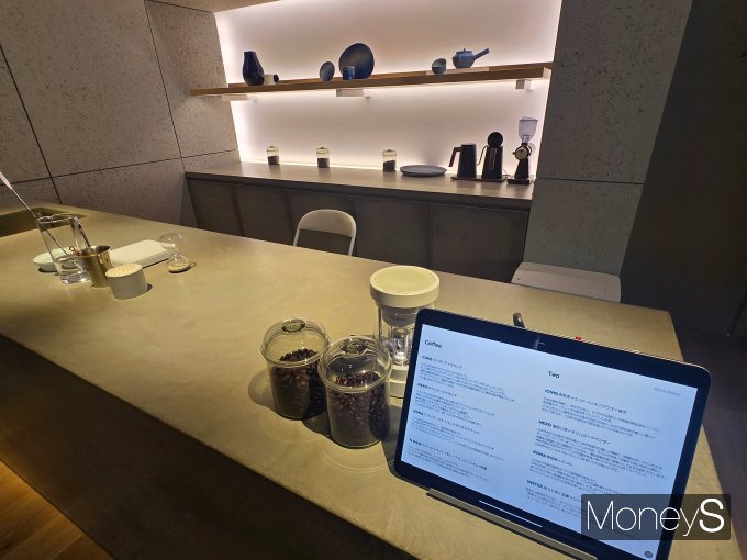 오사카 CXC 2층에는 고객들이 차를 마시며 시간을 보낼 수 있는 라운지 스페이스와 구매 상담 공간이 마련돼 있다. /사진=김이재 기자