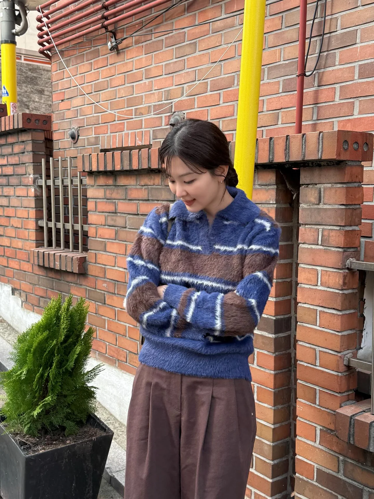 引用: 深まる秋、ナチュラルでありながら洗練されたファッションセンスを見せるスルギの姿。 /写真=スルギインスタグラム