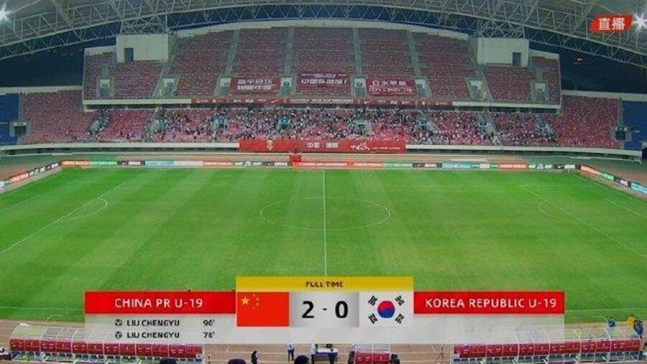 ▲ 지난해 이창원 감독이 지도한 U-19 대표팀이 중국에 0-2로 졌다. 이 연령대에서 중국에 패한 건 20년 만이다. 당시 2골을 기록한 리우쳉유는 경기 후 