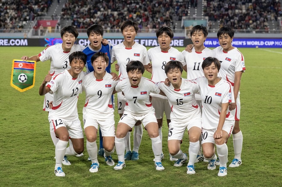 ▲ 북한 여자축구가 연령별 월드컵을 석권했다. 2023년 콜롬비아에서 열린 U-20 여자 월드컵에서 7전 전승으로 8년 만에 챔피언에 올랐던 북한은 U-17 단계에서도 2023년과 2025년 여자 월드컵을 연거푸 우승하고 있다. ⓒ 연합뉴스/EPA