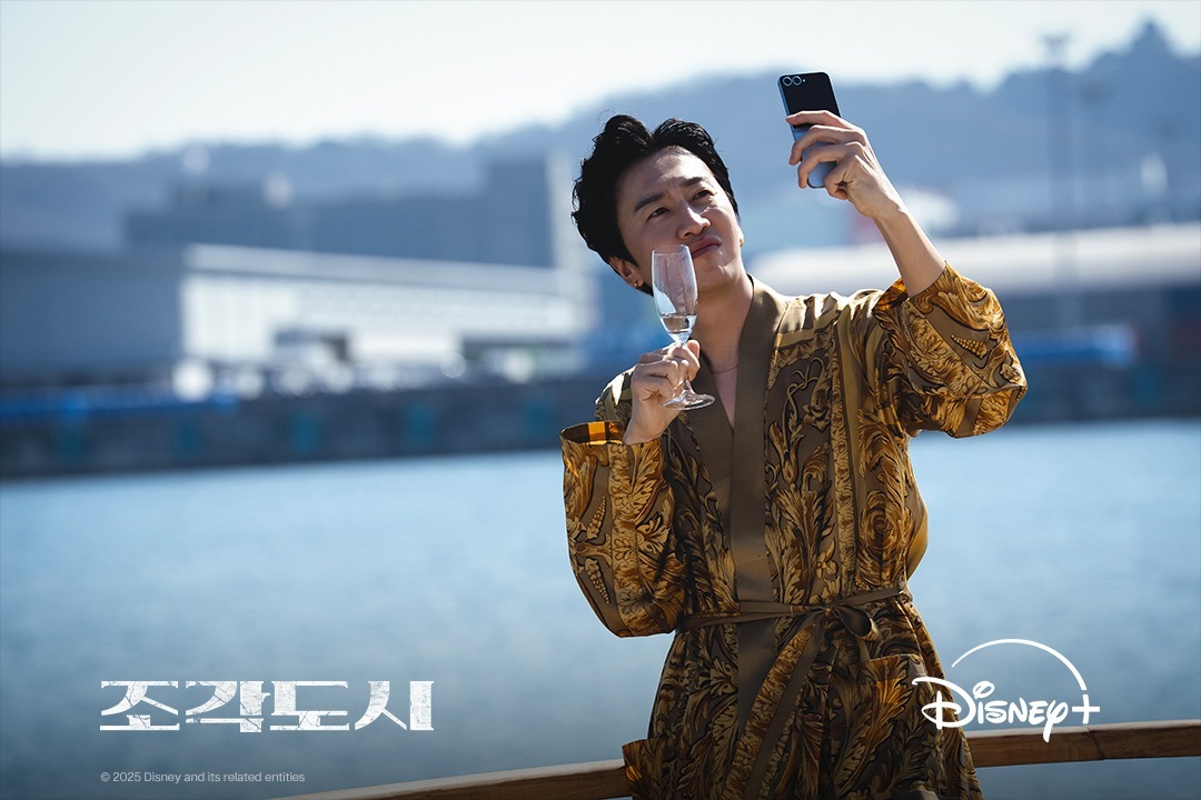 引用: ドラマ『捏造された都市』に出演した俳優 イ・グァンス / ディズニープラス