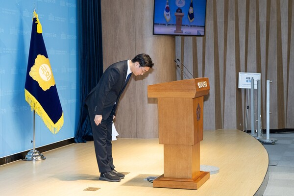 더불어민주당 장경태 의원이 30일 서울 여의도 국회 소통관에서 입장을 밝히고 있다. ⓒ뉴스1 