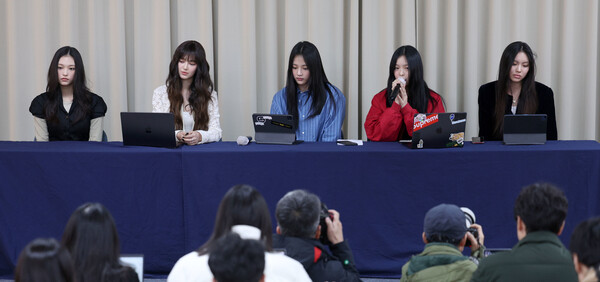 왼쪽부터 해린, 다니엘, 하니, 민지, 혜인. (공동취재) 2024.11.28/뉴스1