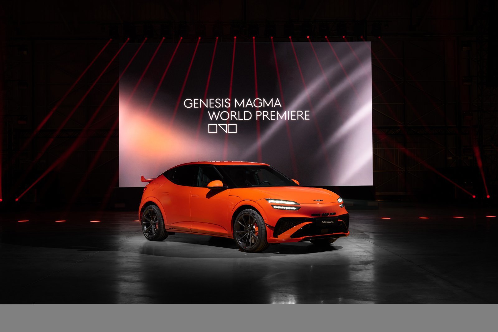 제네시스는 20일(현지시간) 프랑스 남부 르 카스텔레(Le Castellet) 지역에 위치한 폴 리카르 서킷에서 ‘마그마 월드 프리미어’ 행사를 개최하고 브랜드 최초의 고성능 모델 ‘GV60 마그마’(GV60 Magma)를 처음으로 공개했다.(제네시스 제공)