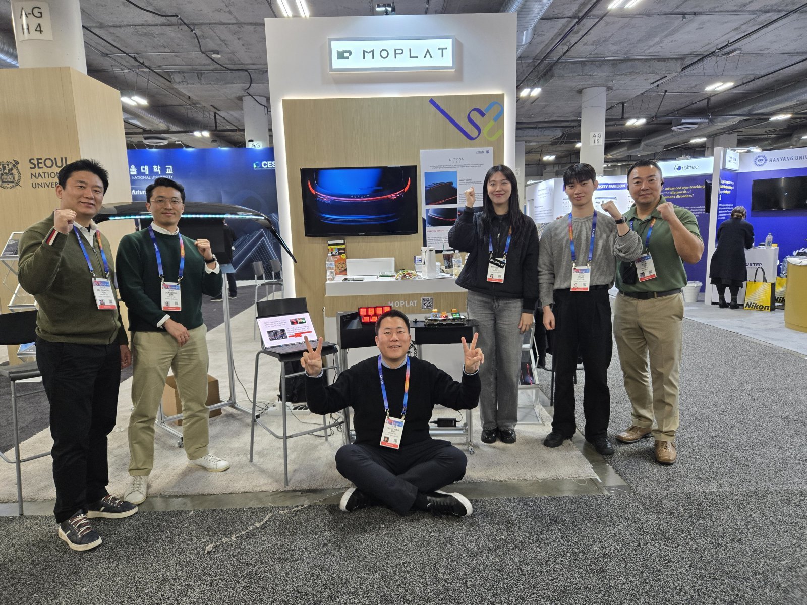 모플랫은 올 1월 미국 라스베이거스에서 열린 CES에서 ‘자발광 퀀텀닷 LED(Quantum Dot LED, 양자점 발광 소재)’ 기술을 중심으로 부스를 마련하면서 글로벌 완성차사와 부품사의 관심을 모았다. 모플랫 제공