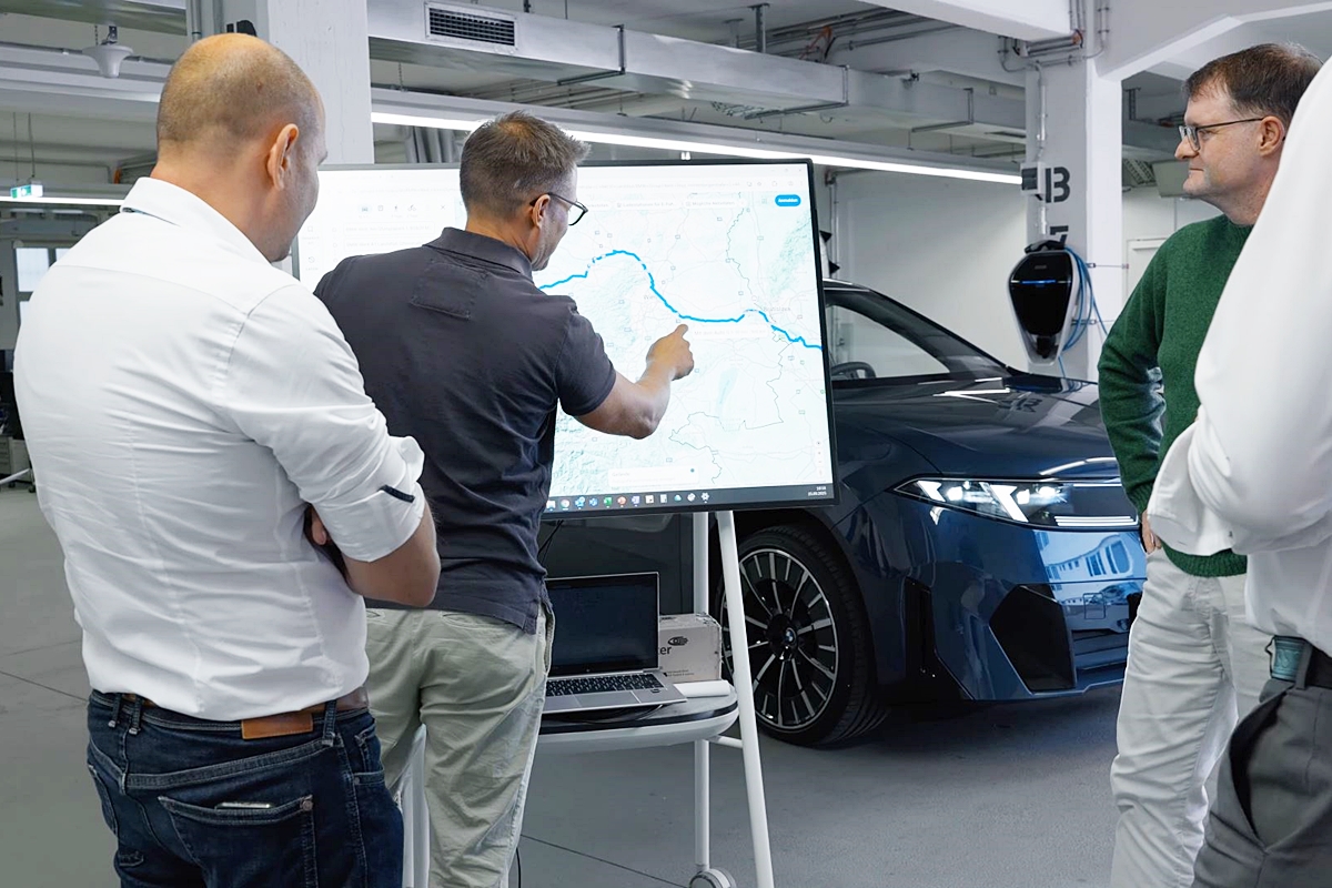 사진 출처 = 유튜브 'BMW Group'