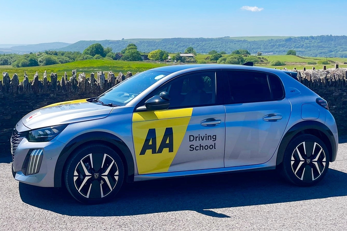 사진 출처 = 페이스북 'Rhys Evans Driving School'