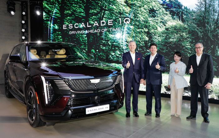 지난 19일 (왼쪽부터) 헥터 비자레알 한국GM 사장, 글로벌 캐딜락 부사장 존 로스, 한국GM 커뮤니케이션 총괄 겸 최고마케팅 책임자 전무, 구스타보 콜로시 한국GM 영업·마케팅 부사장이 