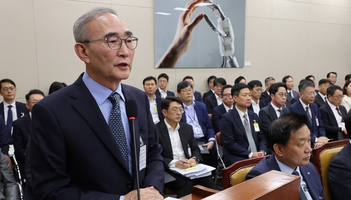 10월 21일 국회 과학기술정보방송통신위원회에서 열린 정보통신기술(ICT) 분야 산하기관 국정감사에서 김영섭 KT 대표이사가 해킹사태와 관련한 위원 질의에 답하고 있다.ⓒ연합뉴스