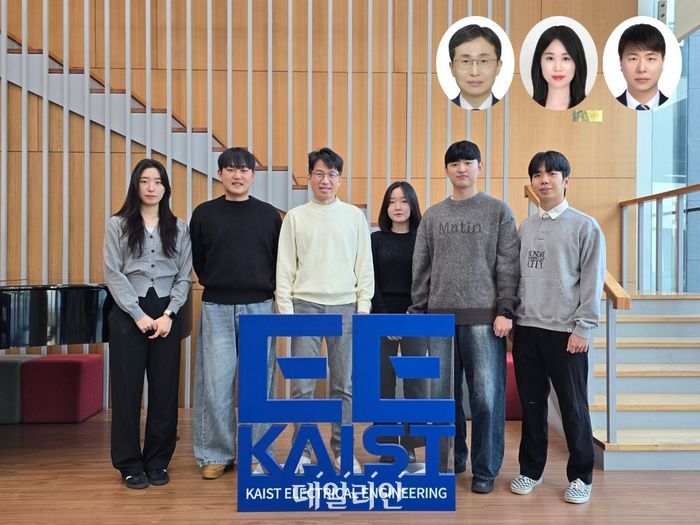 (왼쪽부터) 정효은 한국과학기술원(KAIST) 석박사통합과정, 김형래 박사과정, 송영민 석좌교수, 장세희 박사후연구원, 김도현 석박사통합과정.ⓒKAIST