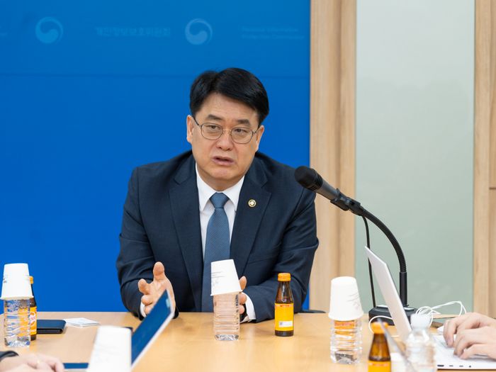 이정렬 개인정보보호위원회 부위원장이 20일 오전 서울 종로구 정부서울청사에서 출입기자들에게 인사말을 하고 있다.ⓒ개인정보보호위원회