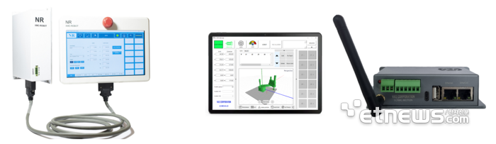 왼쪽부터 아직엑스텍이 개발, 다양한 로봇에 적용할 수 있는 유선TP형 로봇제어기(XMC)와 무선TP형 로봇제어기(LCXMC)