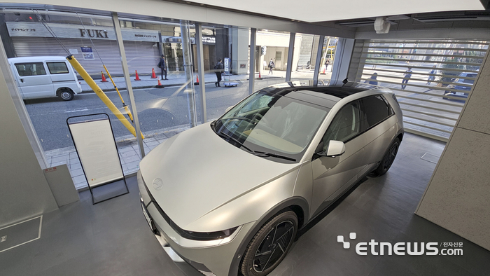 고객 인도를 위해 대기 중인 현대차 아이오닉 5