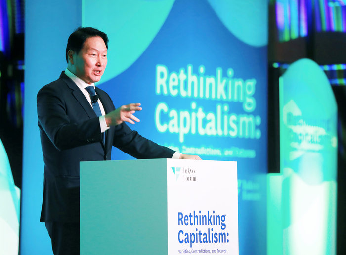 최태원 SK회장이 21일 일본 도쿄대 야스다 강당에서 개최된 '도쿄포럼2025'에서 개회사를 진행하고 있다. SK