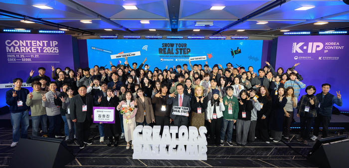 콘진원은 26일 서울 코엑스에서 '콘텐츠 창의인재 동반 사업 성과 발표회'를 열고 멘티 326명의 수료와 주요 성과를 확인했다.