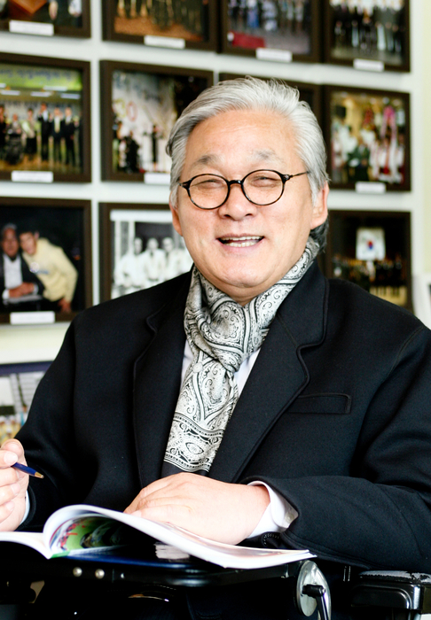 정덕환 씨는 40여 년에 걸쳐 장애인의 사회참여를 확대하며 자립 중심의 '생산적 복지' 모델 구축에 힘써왔다. HD현대