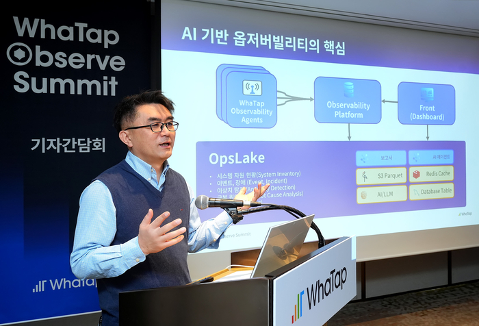 김성조 와탭랩스 최고기술책임자(CTO)가 20일 삼성동 웨스틴 서울 파르나스 호텔에서 진행된 '와탭 옵저브 서밋 2025 기자 간담회'에서 옵저버빌리티의 핵심을 설명하고 있다. 와탭랩스 제공