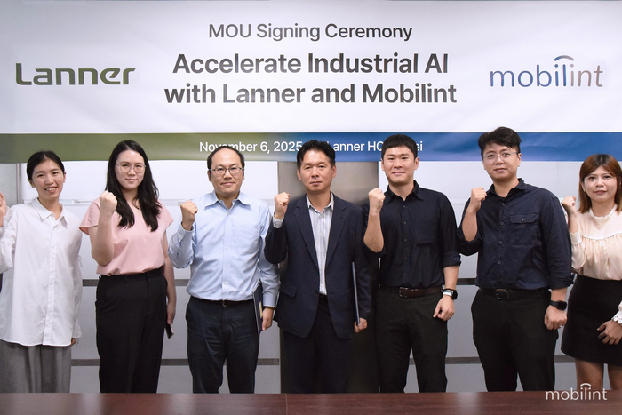 톰 팡 래너 부사장(왼쪽 세번째), 김성모 모빌린트 사업개발본부장(〃 네번째)