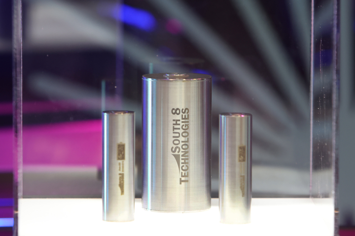 17일 마곡 LG사이언스파크에서 개막한 '슈퍼스타트 데이 2025'에 전시된 LG에너지솔루션의 배터리셀