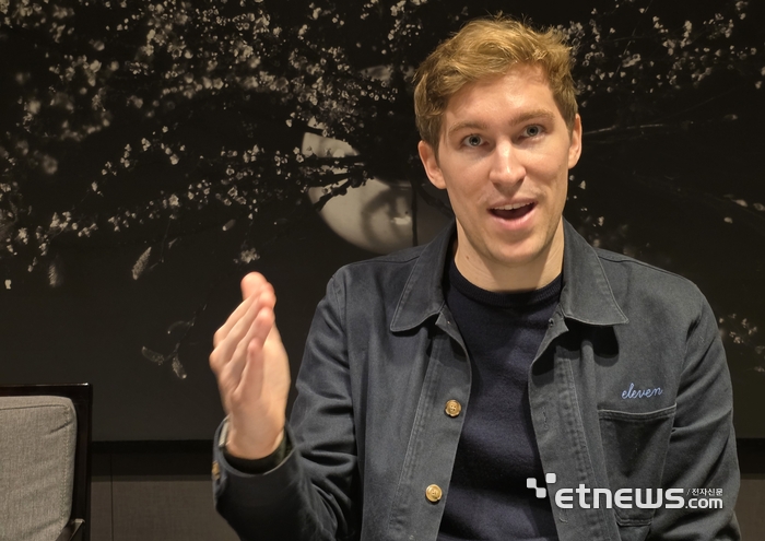 마티 스타니셰프스키 일레븐랩스 공동창업자 겸 최고경영자(CEO)가 전자신문과 인터뷰하고 있다. ⓒ박종진기자
