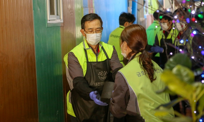 대전 중앙연구소 연탄봉사 활동. 금호석유화학