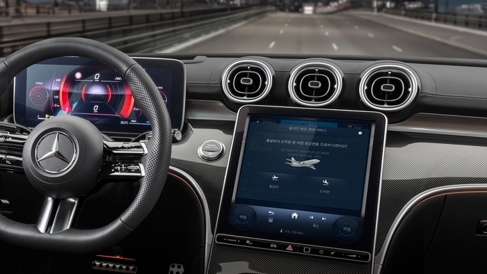 벤츠 R&D 코리아 센터가 개발한 인천국제공항 실시간 항공 정보 화면