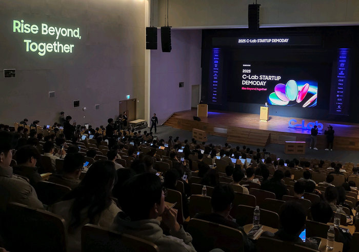 삼성전자가 20일 서울 서초구 삼성전자 서울R&D캠퍼스에서 개최한 '2025 C랩 스타트업 데모데이' 행사 전경